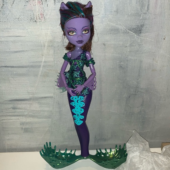 No box- Monster High Great Scarrier Reef Glowsome Ghoulfish Draculaura Doll - Picture 3 of 10